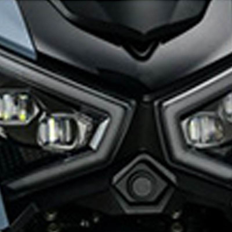 Z-Max 170cc Scooter MotorcycleWith Raised Windshield And Segmented Seats