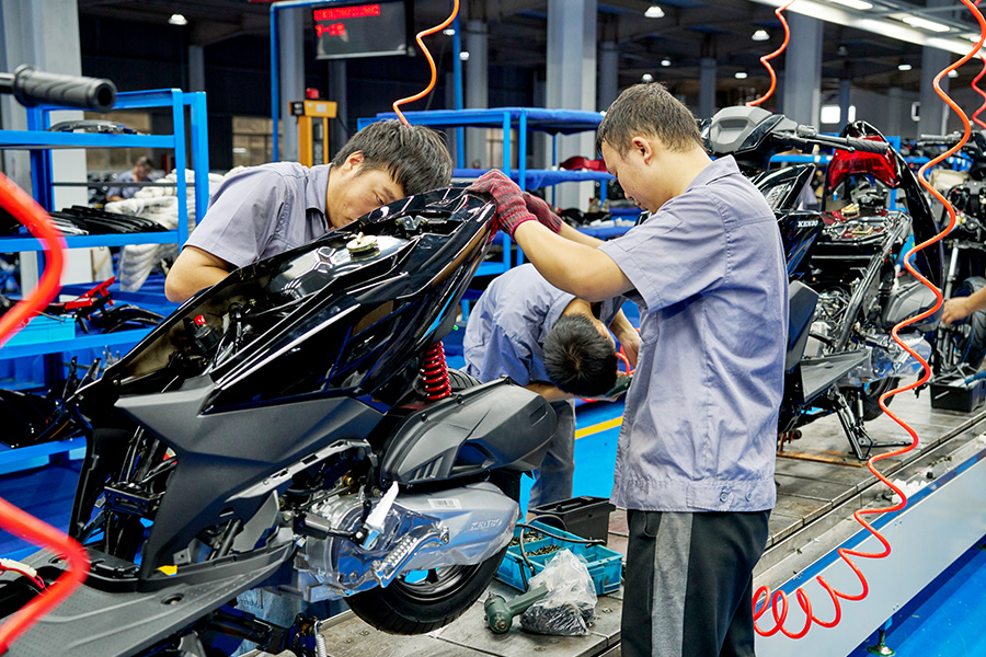 How Manufacturers Extend Scooter Motorcycle Range Without Larger Batteries?