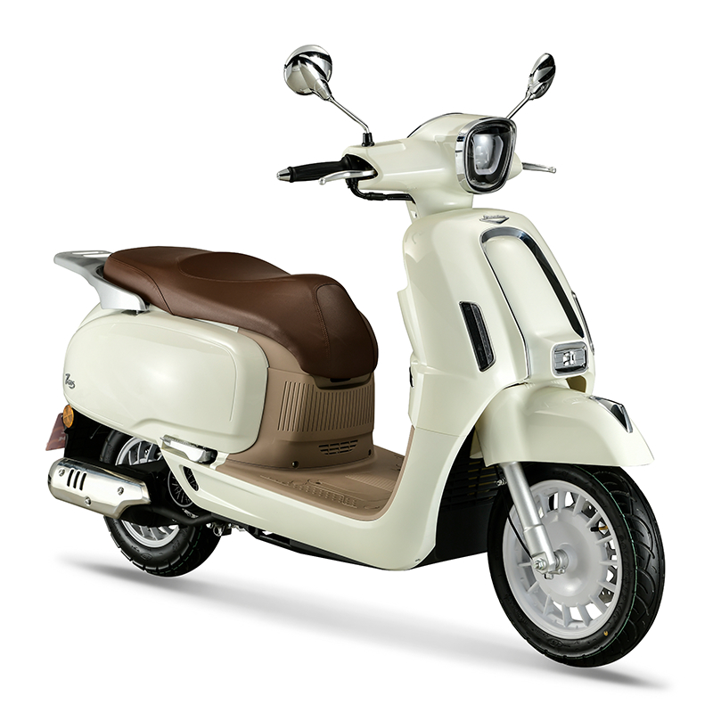 Scooter Motorcycle 125cc storage features can support different commuting habits by combining built-in compartments with accessory options.